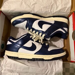 Nike Dunks in Midnight Navy